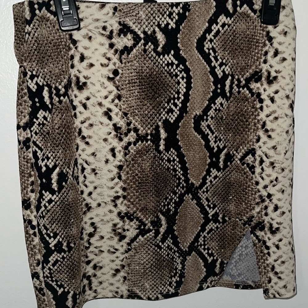 Snake skin, pattern skirt!